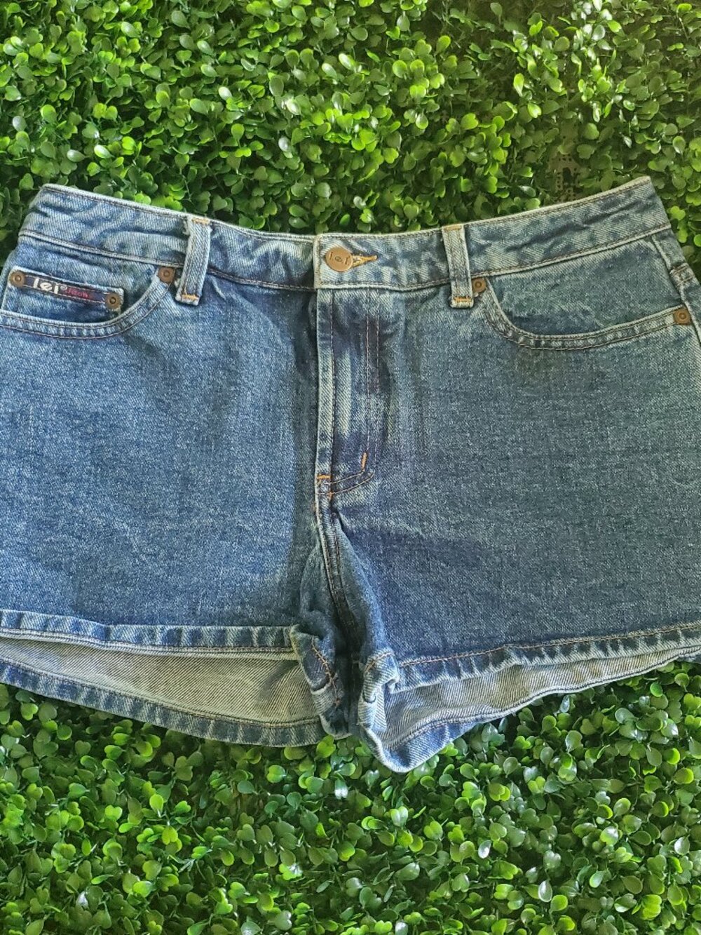 L.E.I. Jeans Medium Wash Denim Shorts Size 9